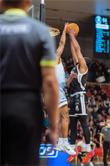 3. kolo TIPOS SBL: BC Prievidza - Nitra Blue Wings 72:74 (Vladimír Králik)