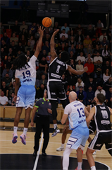 3. kolo TIPOS SBL: BC Prievidza - Nitra Blue Wings 72:74 (Ladislav Szibilla)	