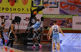 3. kolo TIPOS SBL: BC Prievidza - Nitra Blue Wings 72:74 (Ladislav Szibilla)	