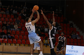 3. kolo TIPOS SBL: BC Prievidza - Nitra Blue Wings 72:74 (Ladislav Szibilla)	