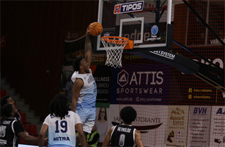 3. kolo TIPOS SBL: BC Prievidza - Nitra Blue Wings 72:74 (Ladislav Szibilla)	