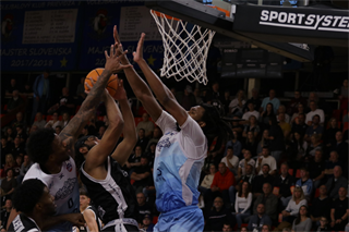 3. kolo TIPOS SBL: BC Prievidza - Nitra Blue Wings 72:74 (Ladislav Szibilla)	