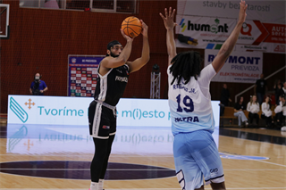 3. kolo TIPOS SBL: BC Prievidza - Nitra Blue Wings 72:74 (Ladislav Szibilla)	