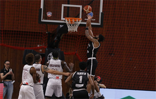 Európsky pohár FIBA: BC Prievidza - Keravnos BC 82:68 (Ladislav Szibilla)