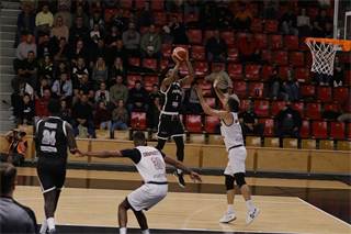 Európsky pohár FIBA: BC Prievidza - Keravnos BC 82:68 (Ladislav Szibilla)