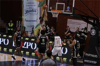 Európsky pohár FIBA: BC Prievidza - Keravnos BC 82:68 (Ladislav Szibilla)