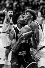 Európsky pohár FIBA: BC Prievidza - Keravnos BC 82:68 (Vladimír Králik)	