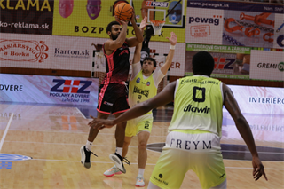 5. kolo TIPOS SBL: BC Prievidza - Košice Wolves 90:79 (Ladislav Szibilla)	