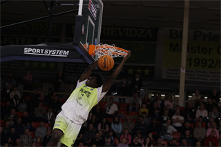 5. kolo TIPOS SBL: BC Prievidza - Košice Wolves 90:79 (Ladislav Szibilla)	