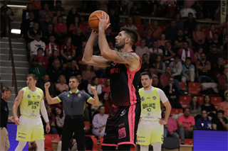 5. kolo TIPOS SBL: BC Prievidza - Košice Wolves 90:79 (Ladislav Szibilla)	