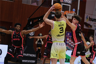 5. kolo TIPOS SBL: BC Prievidza - Košice Wolves 90:79 (Ladislav Szibilla)	