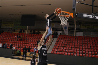 Európsky pohár FIBA: BC Prievidza : Pelister Bitola 97:82 (Ladislav Szibilla)	