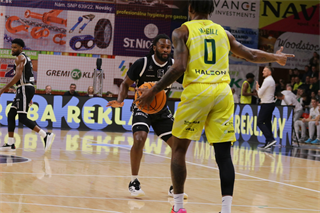 9. kolo TIPOS SBL: BC Prievidza : Patrioti Levice 86:92 (Ladislav Szibilla)	