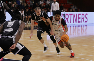 Dohrávka 1. kola TIPOS SBL: BC Prievidza : BC Komárno 69:68 (Ladislav Szibilla)	