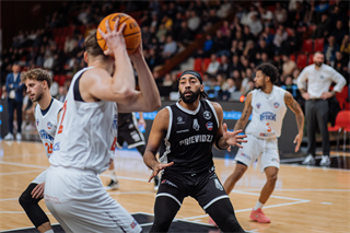 Predohrávka 13. kola TIPOS SBL: BC Prievidza - Spišskí Rytieri 104:99 (Vladimír Králik)