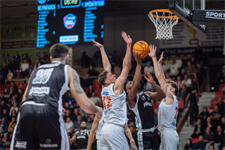 Predohrávka 13. kola TIPOS SBL: BC Prievidza - Spišskí Rytieri 104:99 (Vladimír Králik)