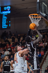Predohrávka 13. kola TIPOS SBL: BC Prievidza - Spišskí Rytieri 104:99 (Vladimír Králik)