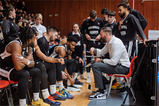 17. kolo TIPOS SBL: BC Prievidza - BC Slovan Bratislava 67:77 (Vladimír Králik)