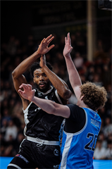 17. kolo TIPOS SBL: BC Prievidza - BC Slovan Bratislava 67:77 (Vladimír Králik)