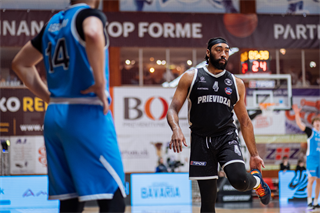17. kolo TIPOS SBL: BC Prievidza - BC Slovan Bratislava 67:77 (Vladimír Králik)
