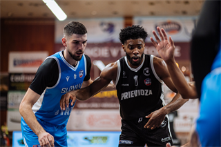 17. kolo TIPOS SBL: BC Prievidza - BC Slovan Bratislava 67:77 (Vladimír Králik)
