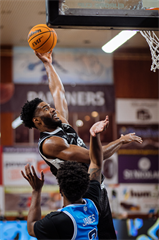 17. kolo TIPOS SBL: BC Prievidza - BC Slovan Bratislava 67:77 (Vladimír Králik)
