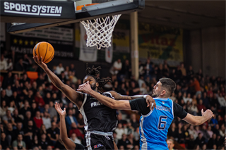 17. kolo TIPOS SBL: BC Prievidza - BC Slovan Bratislava 67:77 (Vladimír Králik)