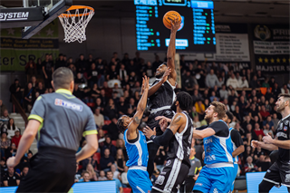17. kolo TIPOS SBL: BC Prievidza - BC Slovan Bratislava 67:77 (Vladimír Králik)