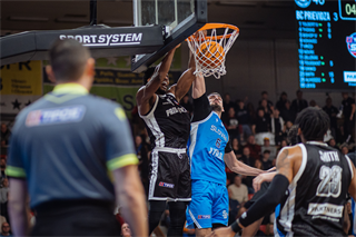 17. kolo TIPOS SBL: BC Prievidza - BC Slovan Bratislava 67:77 (Vladimír Králik)