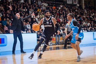 17. kolo TIPOS SBL: BC Prievidza - BC Slovan Bratislava 67:77 (Vladimír Králik)