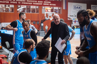 17. kolo TIPOS SBL: BC Prievidza - BC Slovan Bratislava 67:77 (Vladimír Králik)