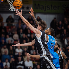 17. kolo TIPOS SBL: BC Prievidza - BC Slovan Bratislava 67:77 (Vladimír Králik)