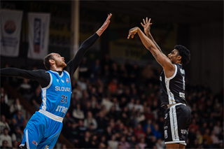 17. kolo TIPOS SBL: BC Prievidza - BC Slovan Bratislava 67:77 (Vladimír Králik)