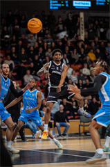 17. kolo TIPOS SBL: BC Prievidza - BC Slovan Bratislava 67:77 (Vladimír Králik)