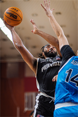 17. kolo TIPOS SBL: BC Prievidza - BC Slovan Bratislava 67:77 (Vladimír Králik)