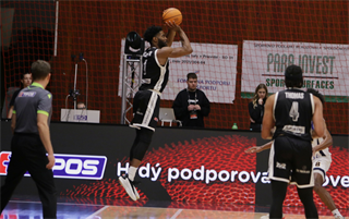 Dohrávka 15. kola TIPOS SBL: BC Prievidza : Iskra Svit 78:60 (Ladislav Szibilla)