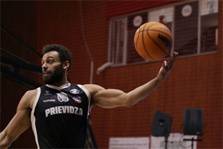 19. kolo TIPOS SBL: BC Prievidza - BC Komárno 101:76 (Ladislav Szibilla)