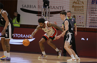 19. kolo TIPOS SBL: BC Prievidza - BC Komárno 101:76 (Ladislav Szibilla)