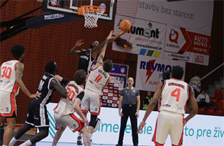 19. kolo TIPOS SBL: BC Prievidza - BC Komárno 101:76 (Ladislav Szibilla)