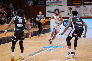 19. kolo TIPOS SBL: BC Prievidza : BC Komárno 101:76 (Vladimír Králik)