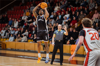 19. kolo TIPOS SBL: BC Prievidza : BC Komárno 101:76 (Vladimír Králik)