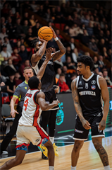 19. kolo TIPOS SBL: BC Prievidza : BC Komárno 101:76 (Vladimír Králik)