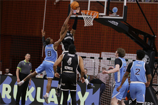 17. kolo TIPOS SBL: BC Prievidza : Slovan Bratislava 67:77 (Ladislav Szibilla)