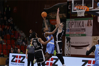 17. kolo TIPOS SBL: BC Prievidza : Slovan Bratislava 67:77 (Ladislav Szibilla)