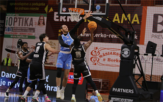 17. kolo TIPOS SBL: BC Prievidza : Slovan Bratislava 67:77 (Ladislav Szibilla)