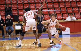 2.zápas BC Prievidza - Iskra Svit 98:82 (foto: Ladislav Szibilla)