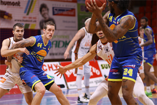 Alpe Adria Cup: BC PRIEVIDZA - BK Sluneta Ústí nad Labem 81:91 (Foto: Ladislav Szibilla)