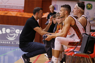 Alpe Adria Cup: BC PRIEVIDZA - BK Sluneta Ústí nad Labem 81:91 (Foto: Ladislav Szibilla)
