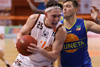 Alpe Adria Cup: BC PRIEVIDZA - BK Sluneta Ústí nad Labem 81:91 (Foto: Ladislav Szibilla)