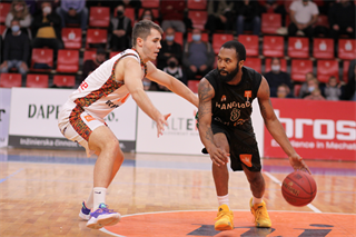 3. Kolo SBL BC Prievidza : MBK Handlová 72:73 (foto: Ladislav Szibilla)